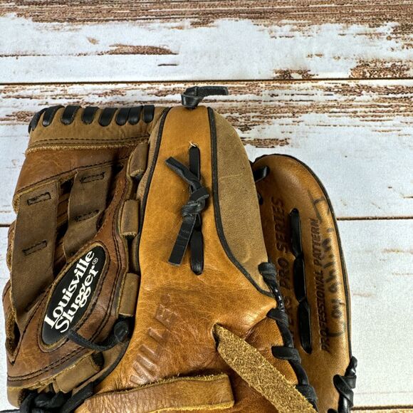 Louisville Slugger LPP1154 Players Pro Series Professional Pattern 11.5 Inches - Picture 2 of 9